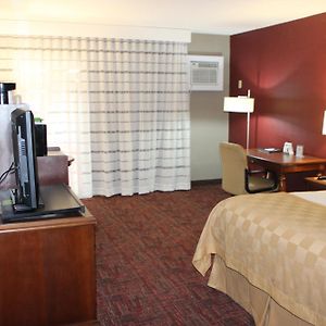 King Room Bath Tub Mobility Accessible or Non-Smoking